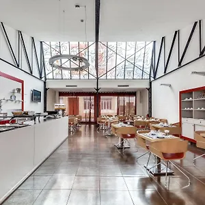 Hotel Pavillon Nation, Parigi