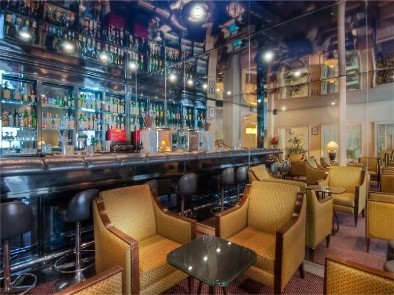 Hotel Le Belmont Parigi 4*,